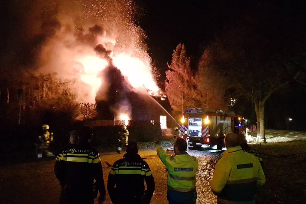 Leegstaande woning verwoest door brand