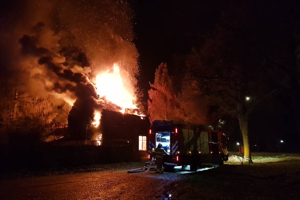 Leegstaande woning verwoest door brand