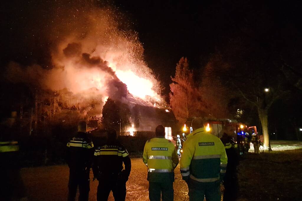 Leegstaande woning verwoest door brand