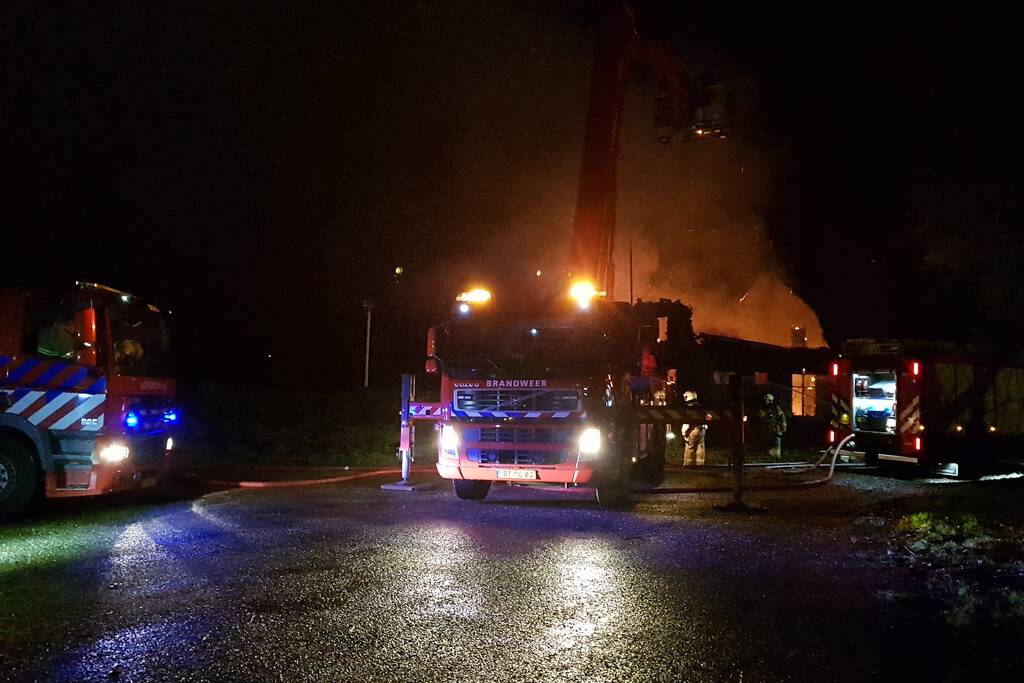 Leegstaande woning verwoest door brand