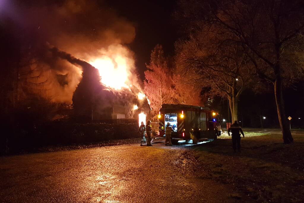 Leegstaande woning verwoest door brand