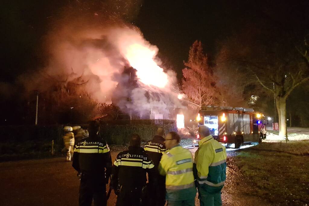 Leegstaande woning verwoest door brand