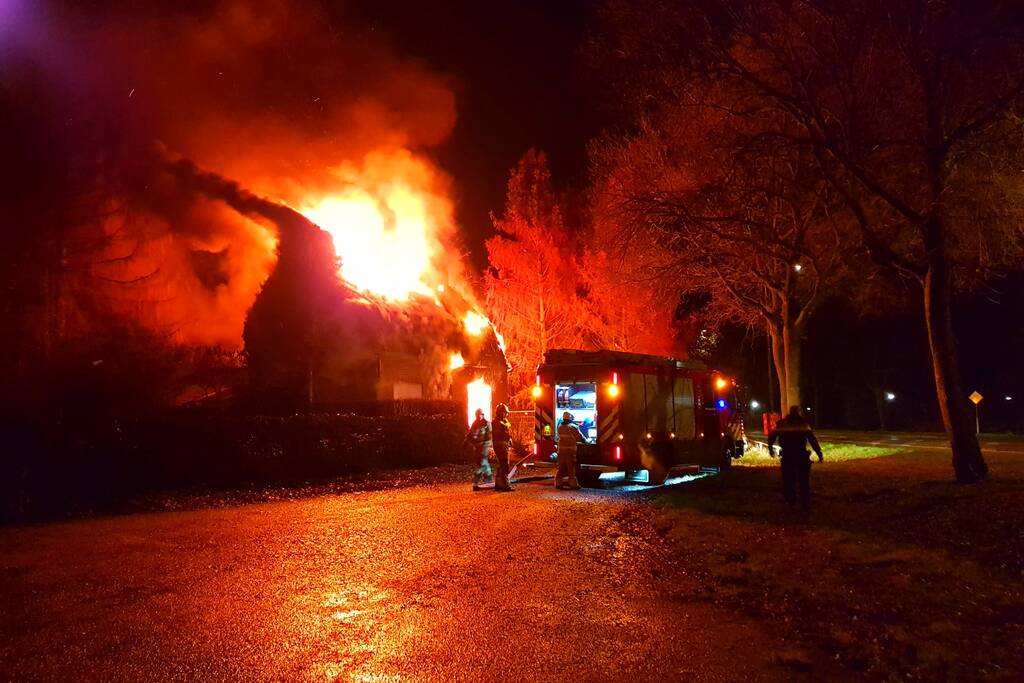 Leegstaande woning verwoest door brand