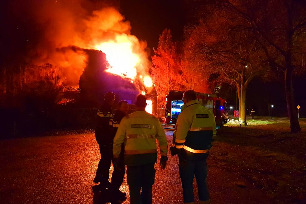 Leegstaande woning verwoest door brand