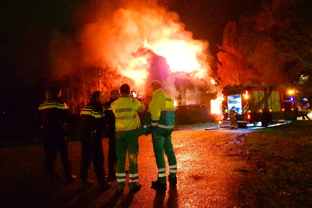 Leegstaande woning verwoest door brand
