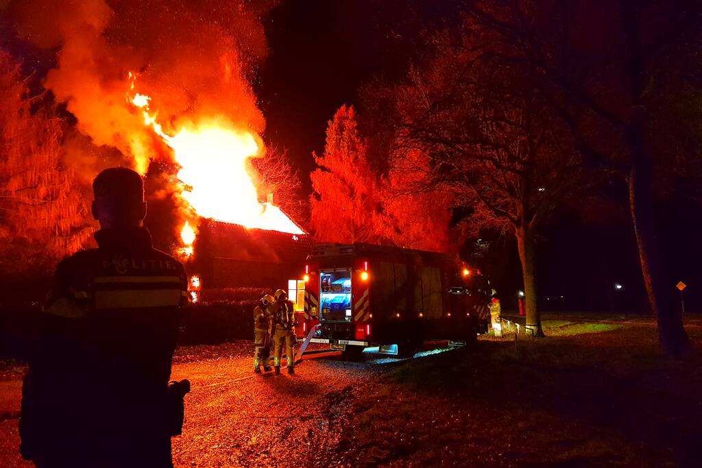 Leegstaande woning verwoest door brand