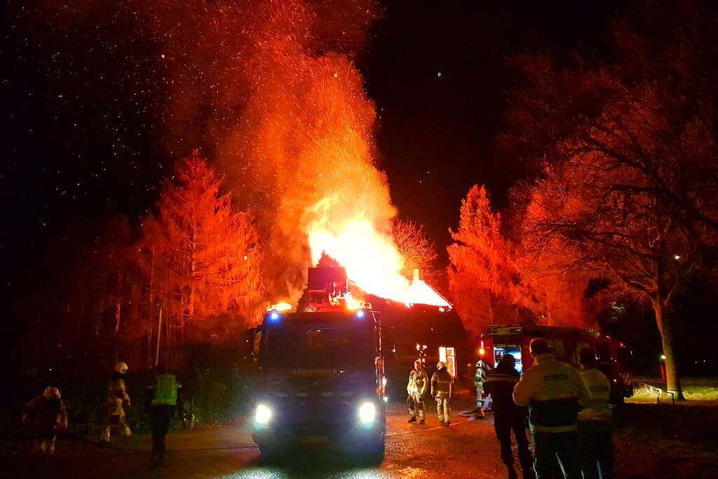 Leegstaande woning verwoest door brand