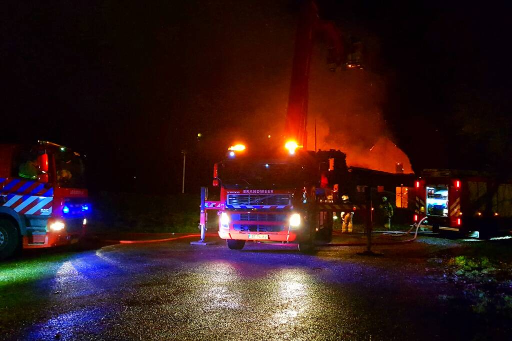 Leegstaande woning verwoest door brand