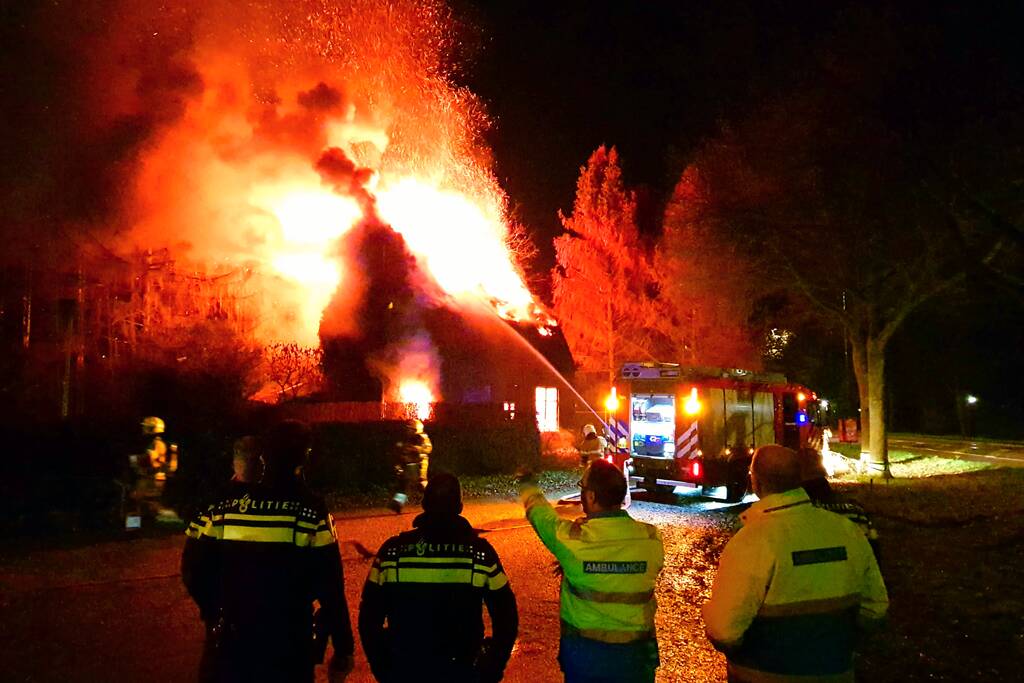 Leegstaande woning verwoest door brand