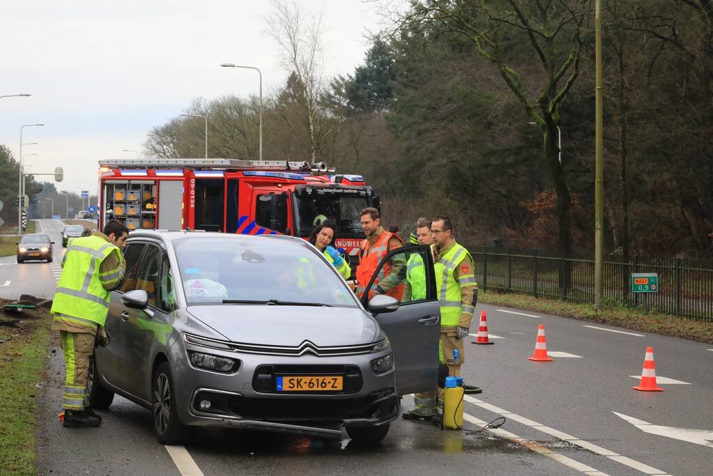 Auto gelanceerd na aanrijding met betonblok