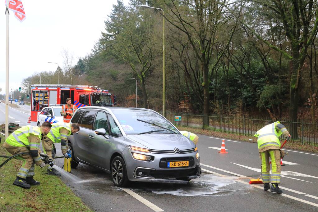 Auto gelanceerd na aanrijding met betonblok