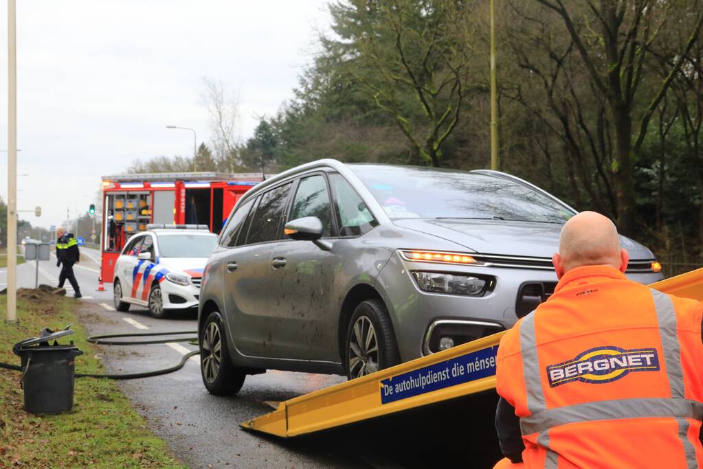 Auto gelanceerd na aanrijding met betonblok