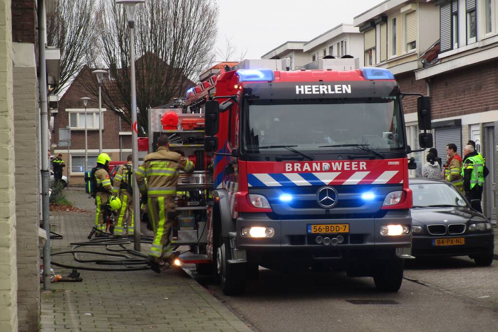 Brandweer blust brandende oven