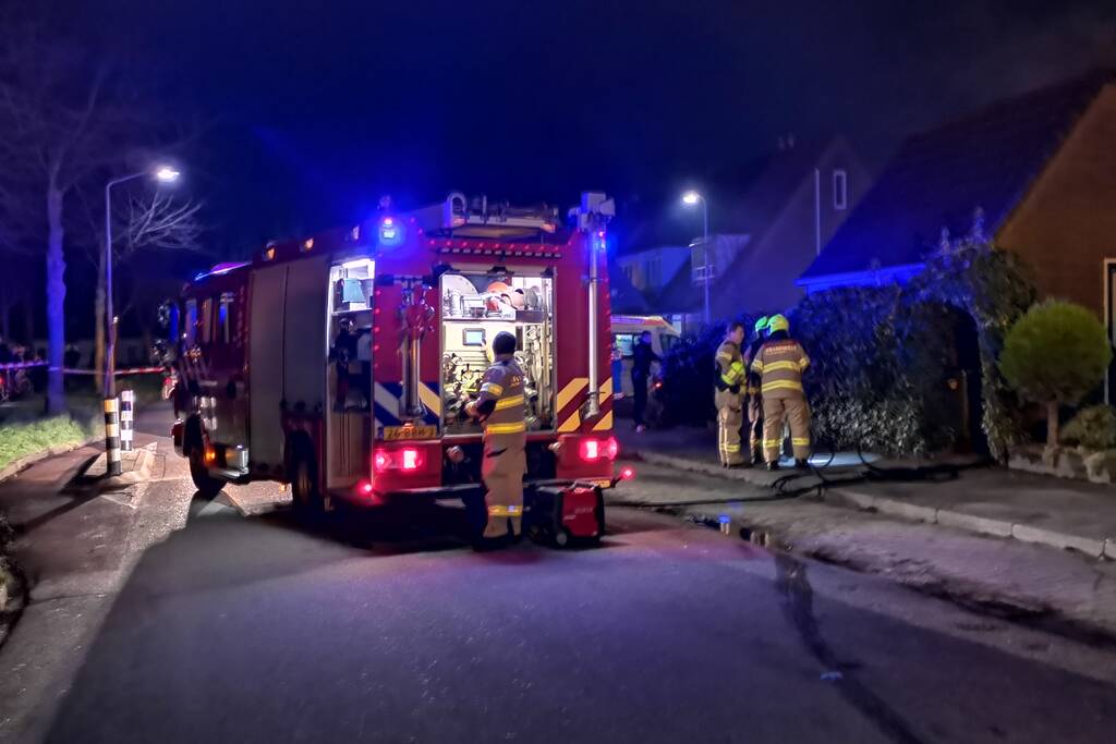 Gewonde en veel rook bij brand in woning