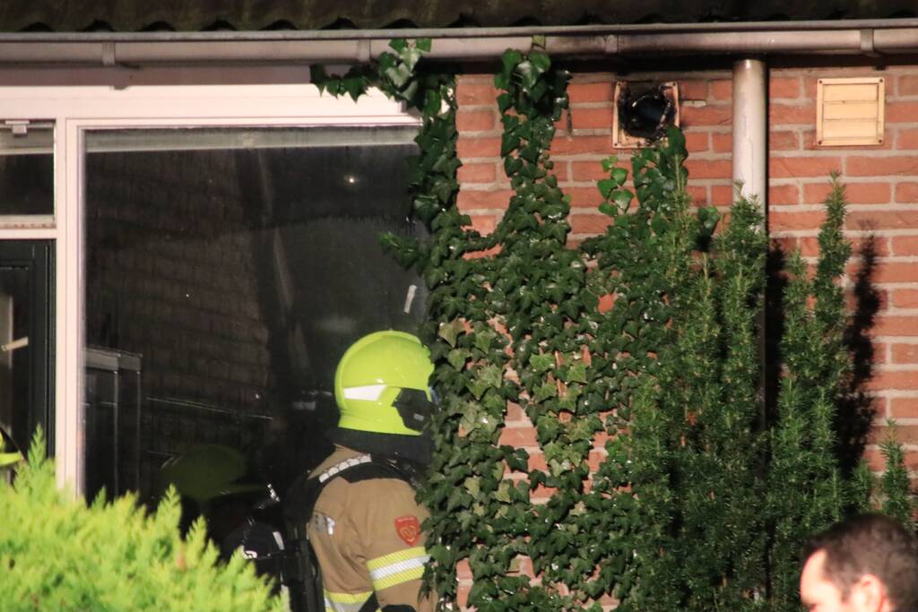 Gewonde en veel rook bij brand in woning