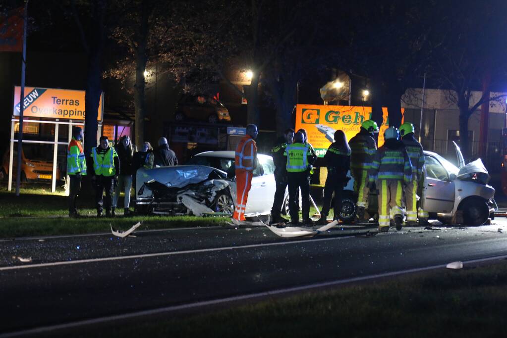 Frontale aanrijding met beknelling