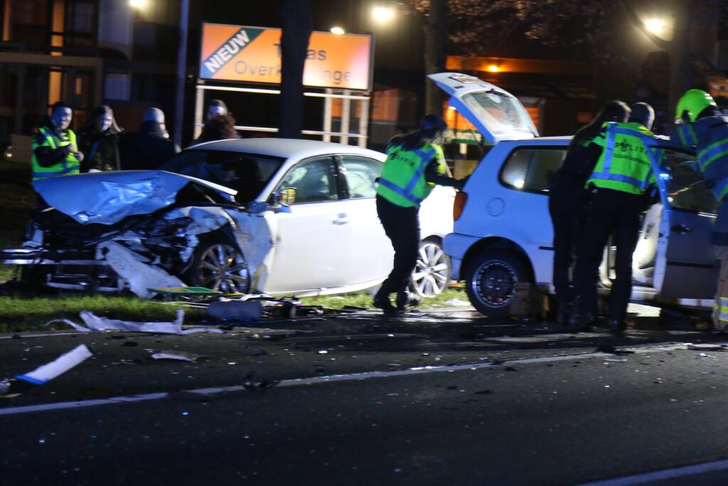 Frontale aanrijding met beknelling