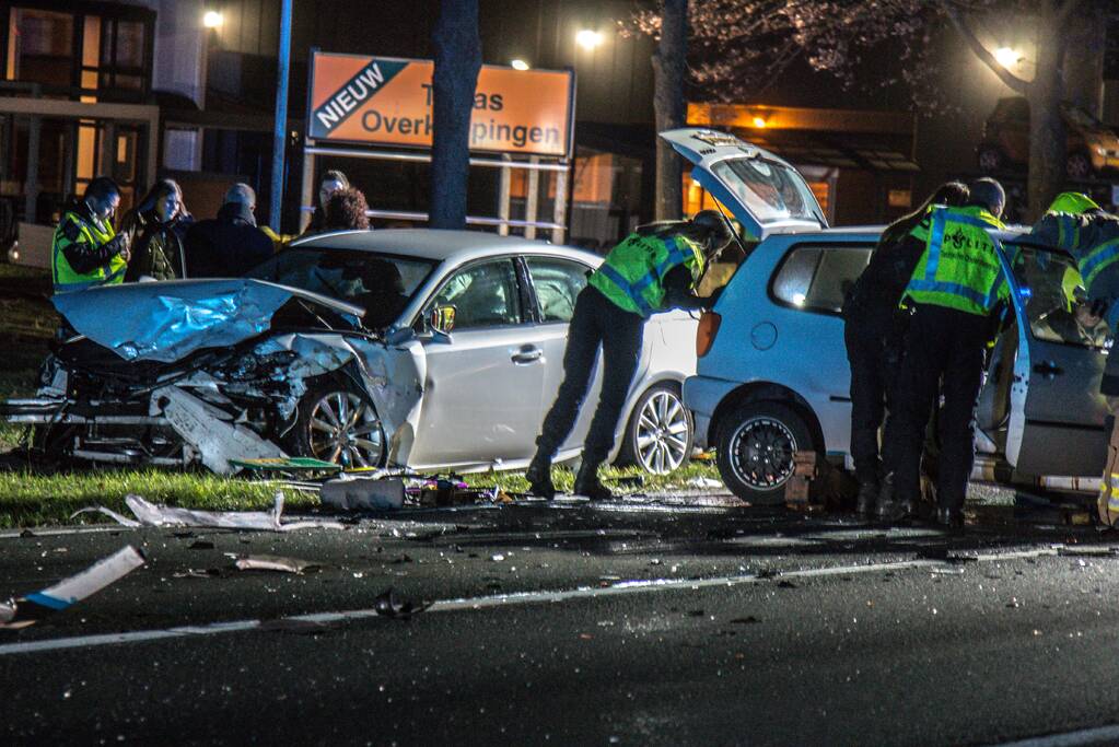 Frontale aanrijding met beknelling