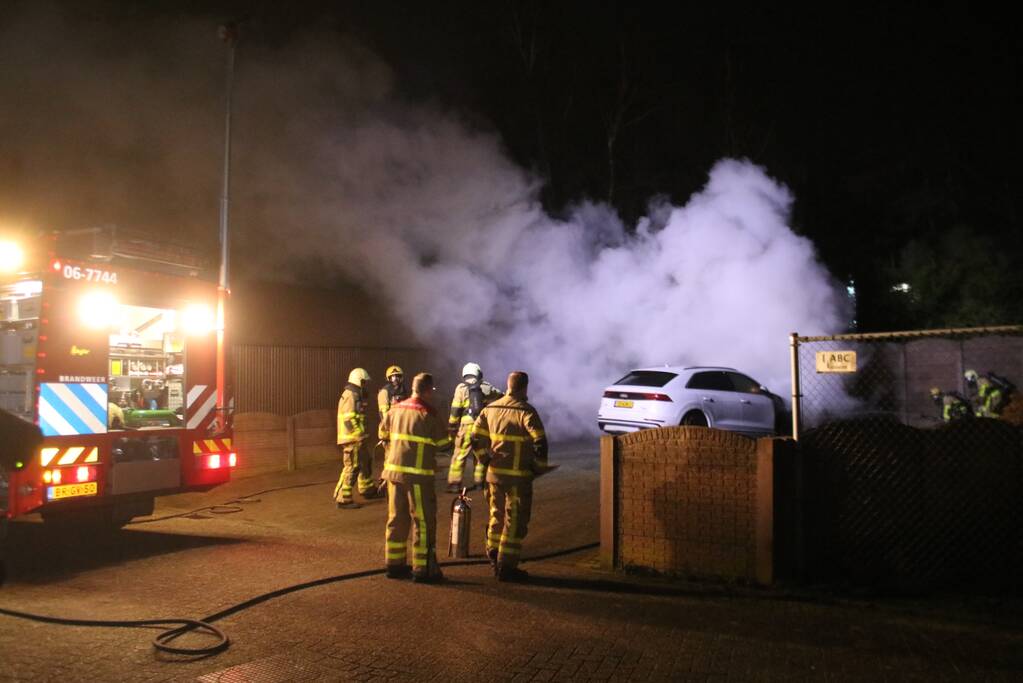 Peperdure Audi brandt uit op woonwagenpark