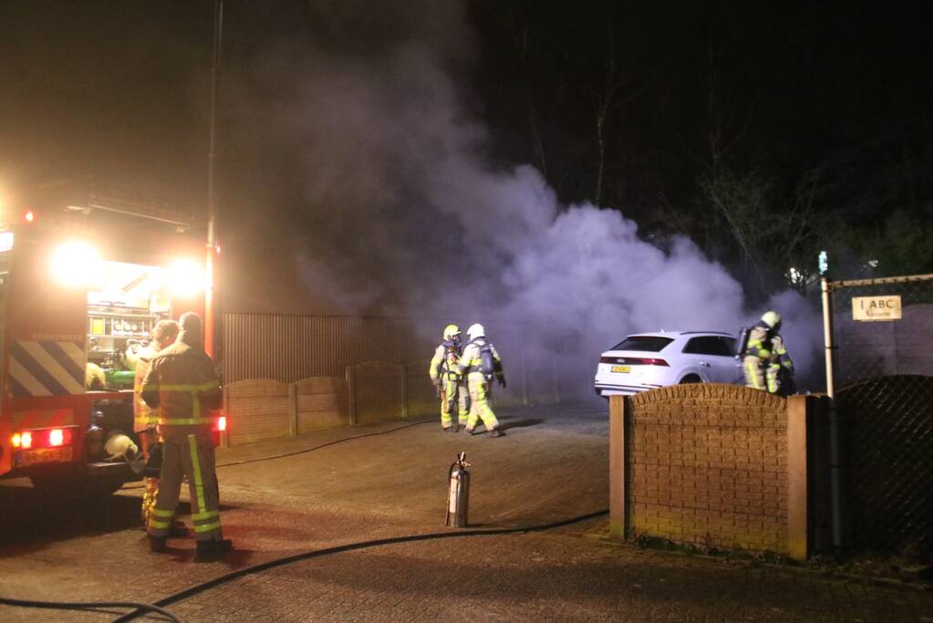 Peperdure Audi brandt uit op woonwagenpark
