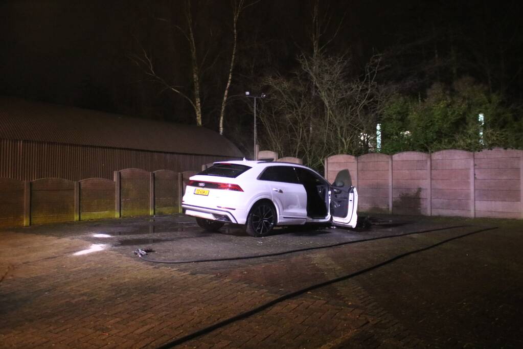 Peperdure Audi brandt uit op woonwagenpark