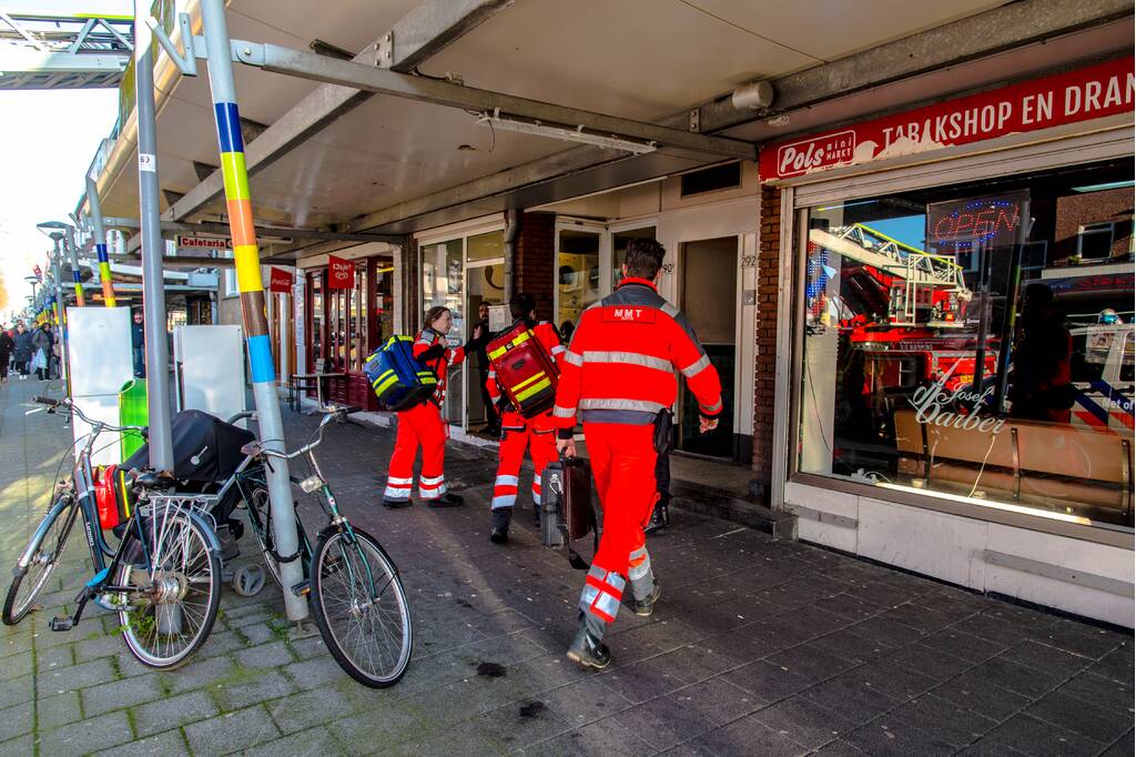 Kindje valt van twee hoog uit raam