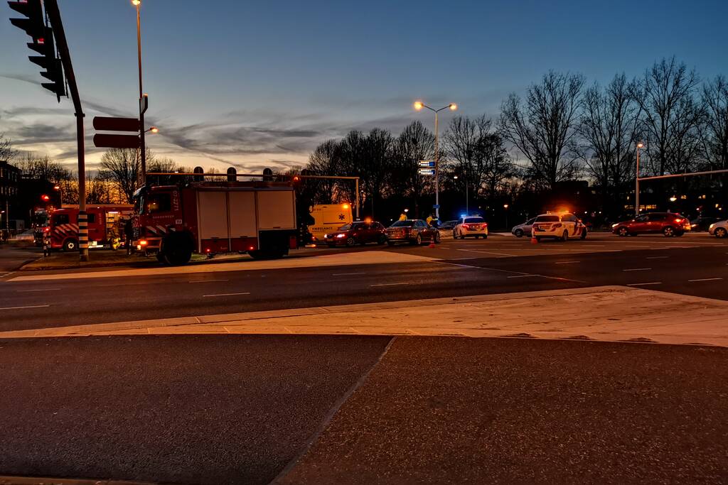 Veel schade na ongeval tussen twee auto's