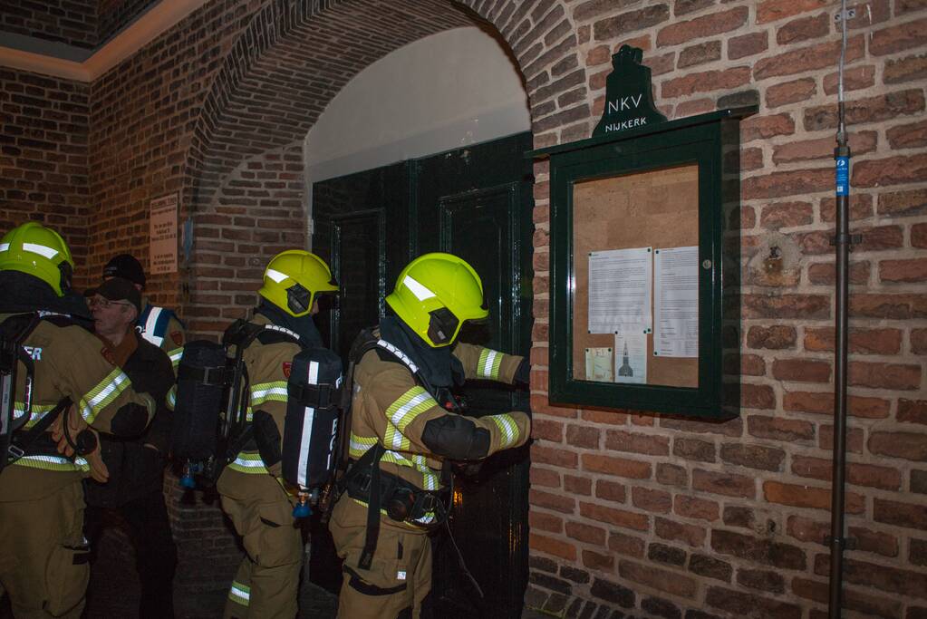Brandweer oefent enorme brand in toren Grote Kerk