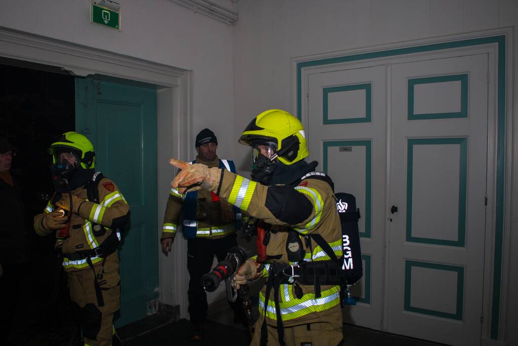 Brandweer oefent enorme brand in toren Grote Kerk