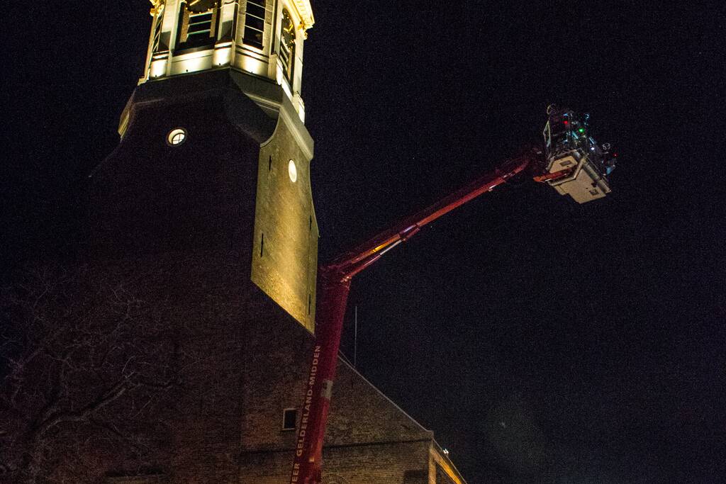 Brandweer oefent enorme brand in toren Grote Kerk