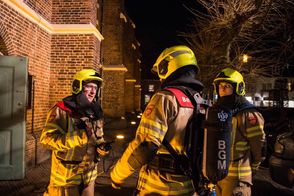 Brandweer oefent enorme brand in toren Grote Kerk