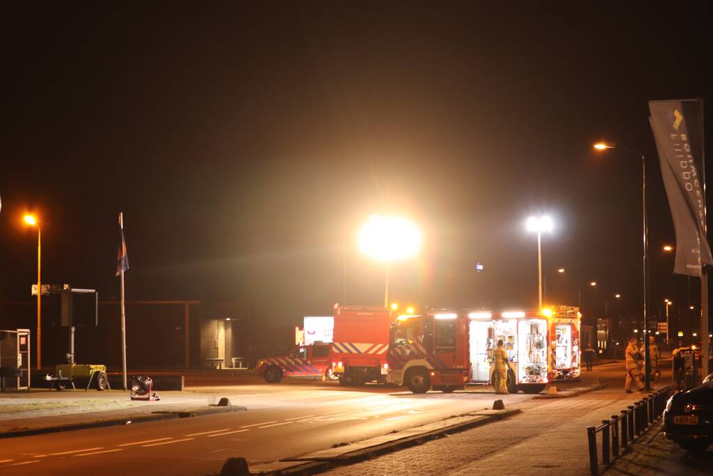 Tankstation en weg afgesloten na lekkage