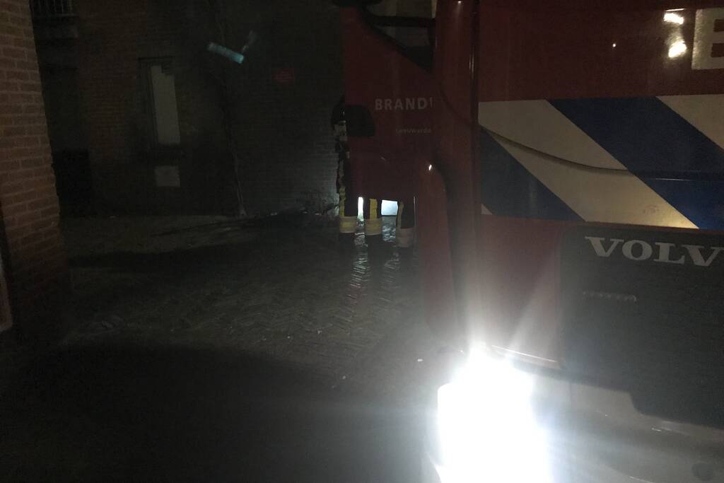 Brandende kerstboom snel geblust