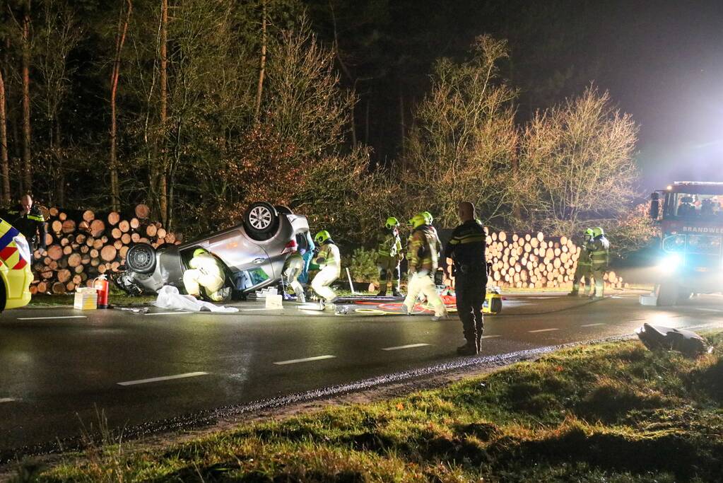 Auto over de kop geslagen