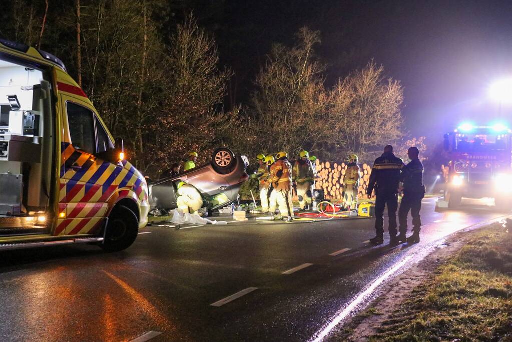 Auto over de kop geslagen