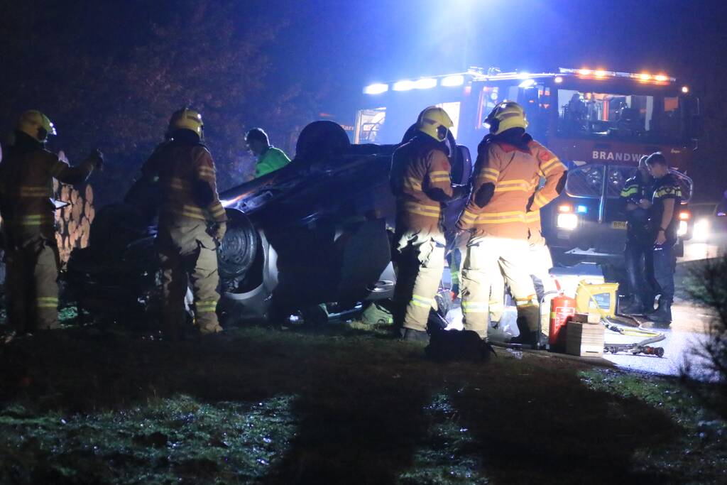 Auto over de kop geslagen