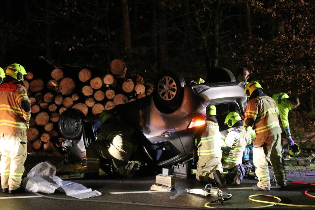 Auto over de kop geslagen