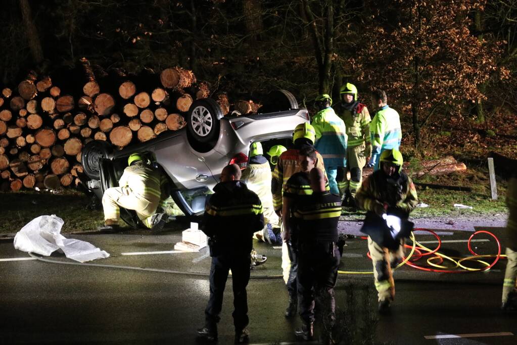 Auto over de kop geslagen