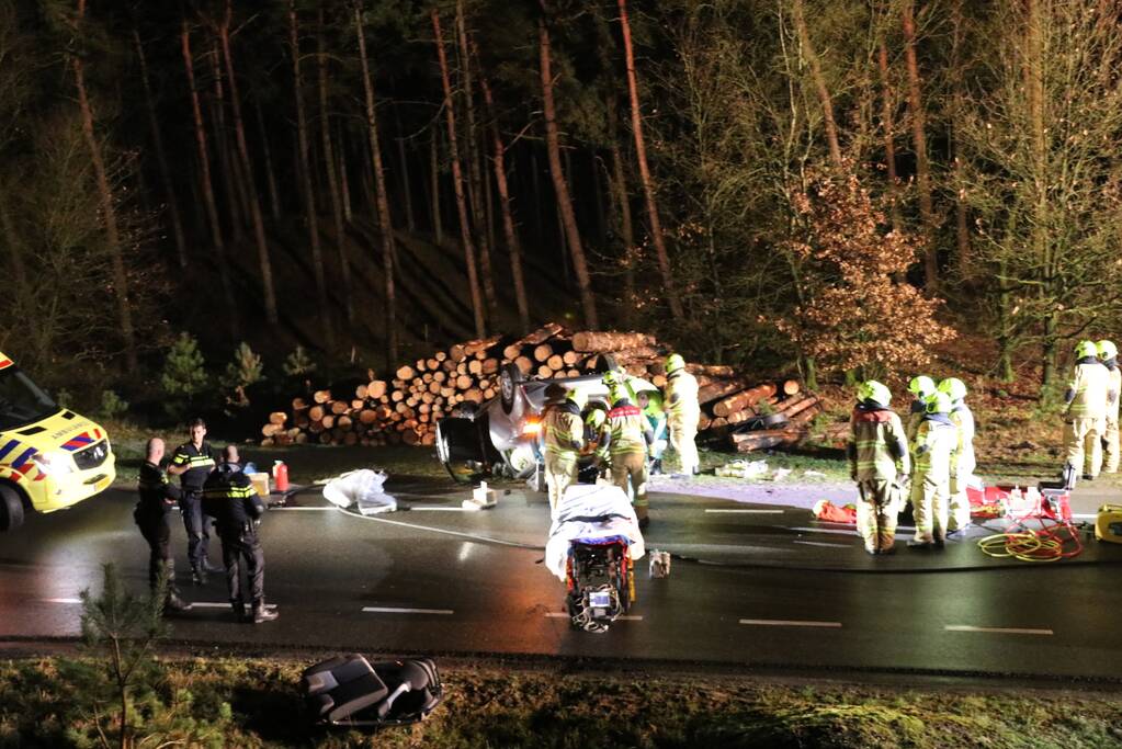 Auto over de kop geslagen