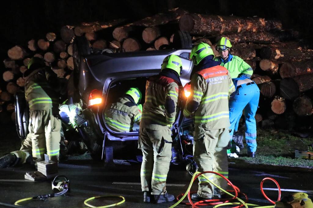 Auto over de kop geslagen