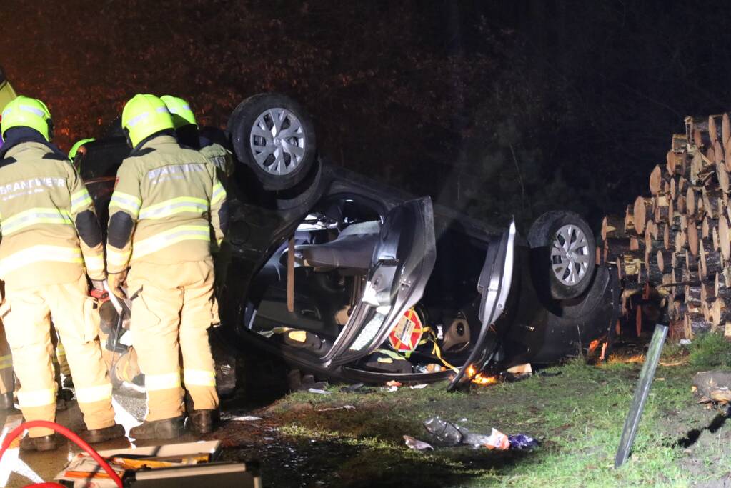 Auto over de kop geslagen