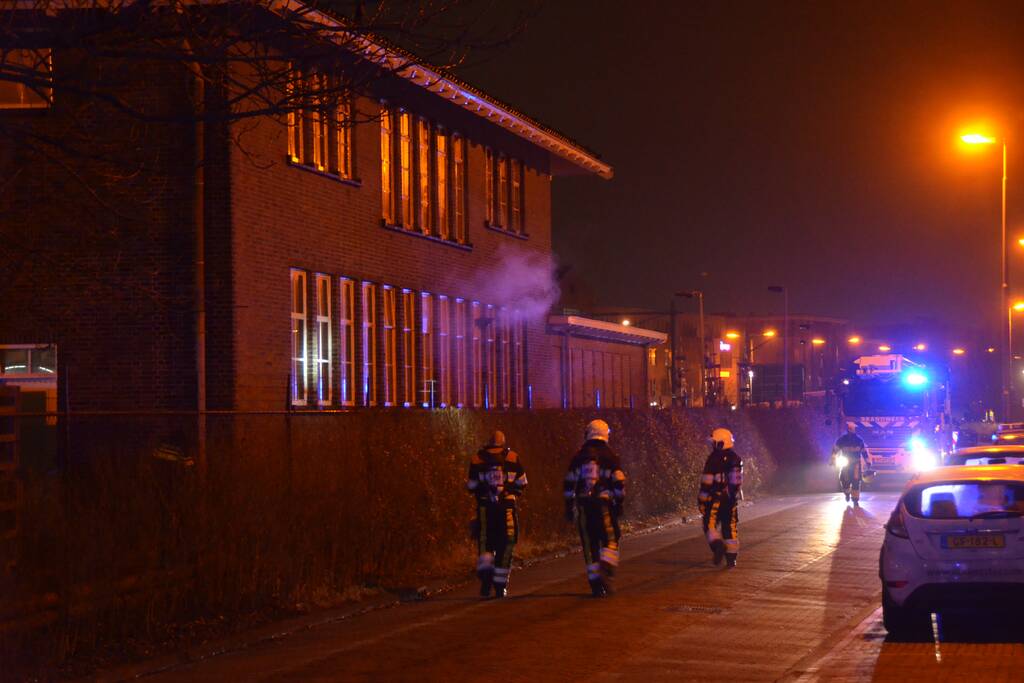 Rookontwikkeling uit bedrijfspand blijkt geen brand te zijn