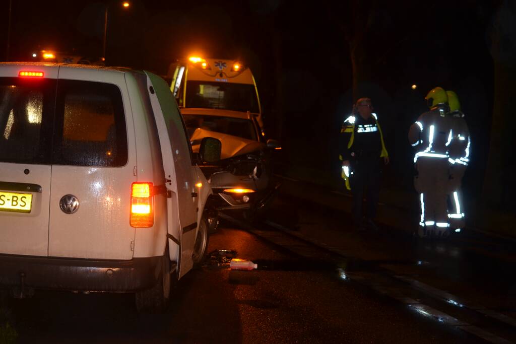 Gewonden en forse schade na aanrijding
