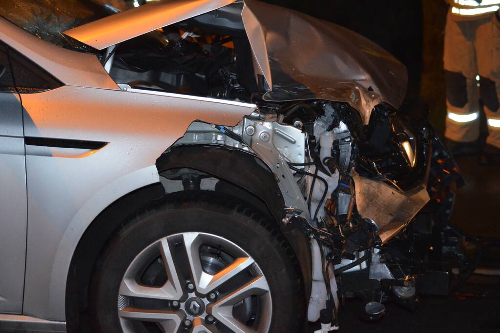 Gewonden en forse schade na aanrijding