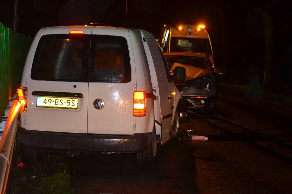 Gewonden en forse schade na aanrijding