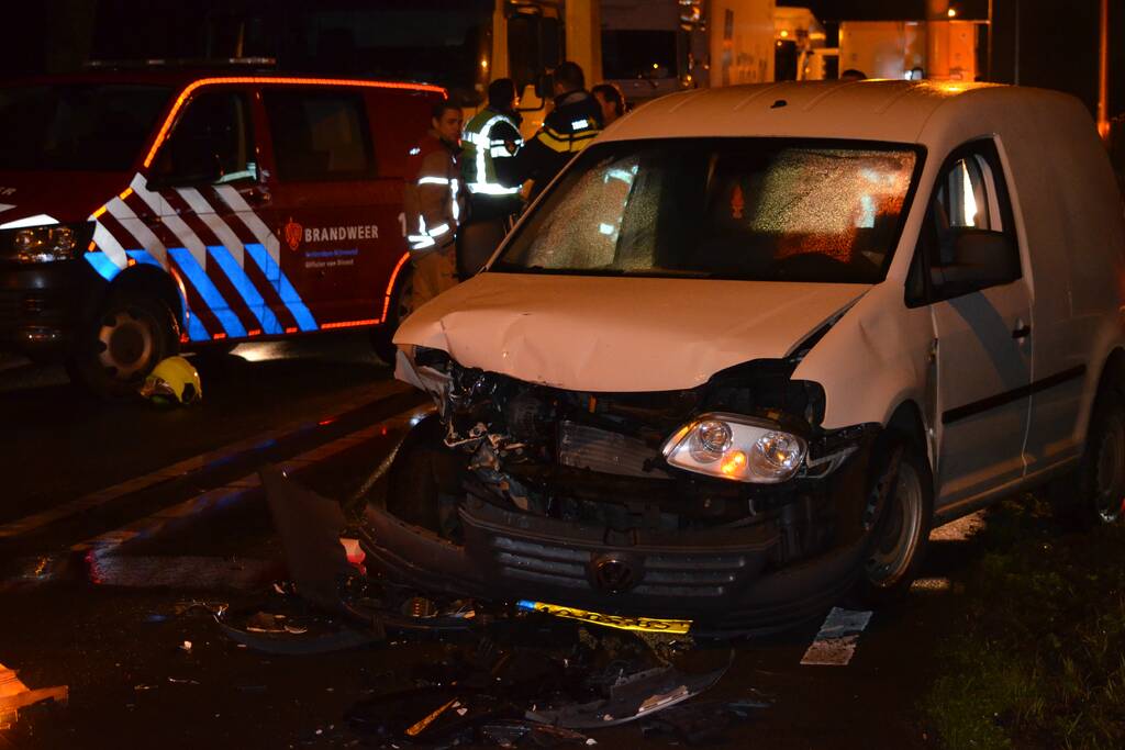 Gewonden en forse schade na aanrijding