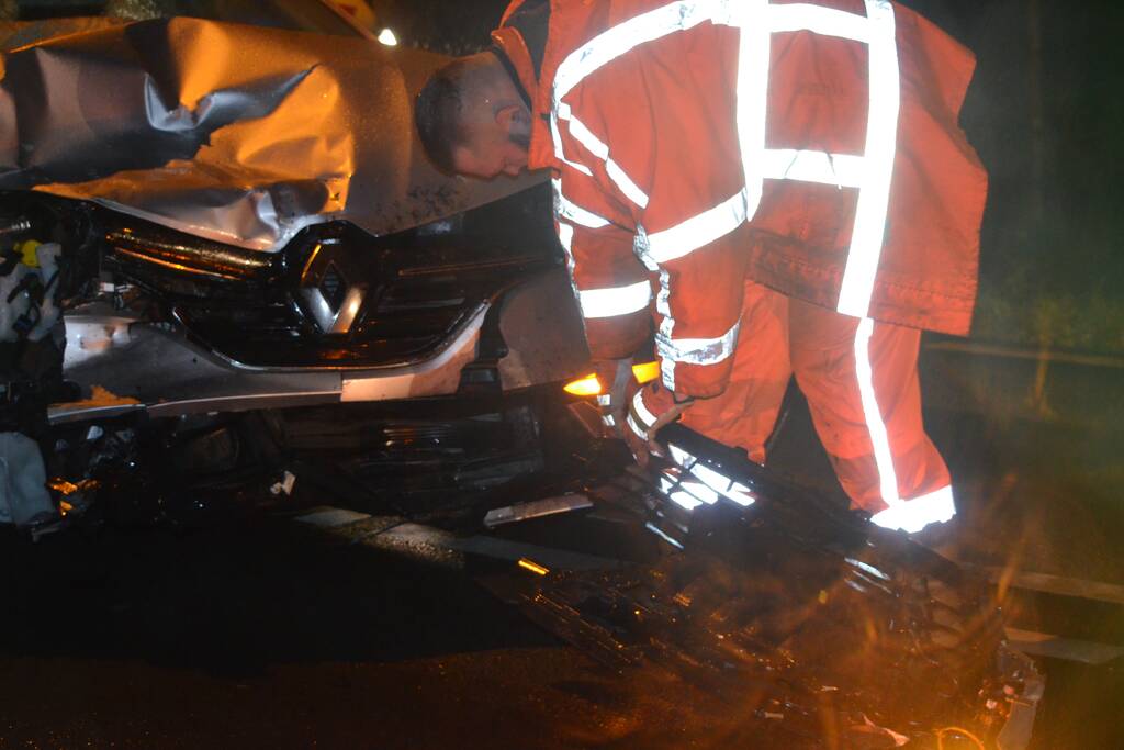 Gewonden en forse schade na aanrijding