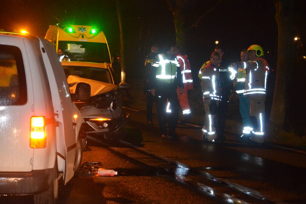 Gewonden en forse schade na aanrijding