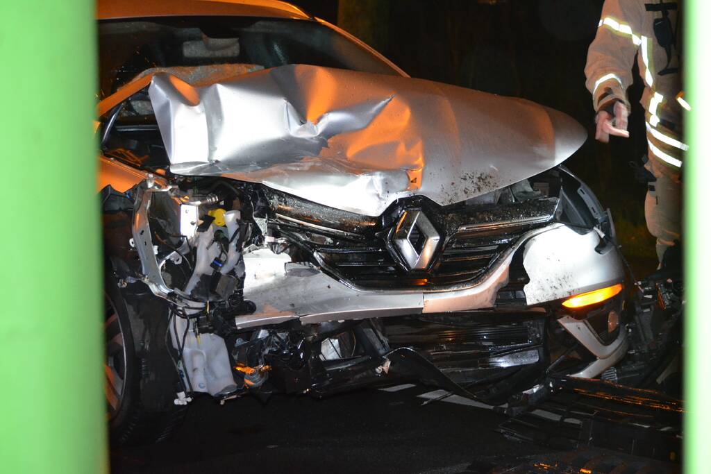 Gewonden en forse schade na aanrijding