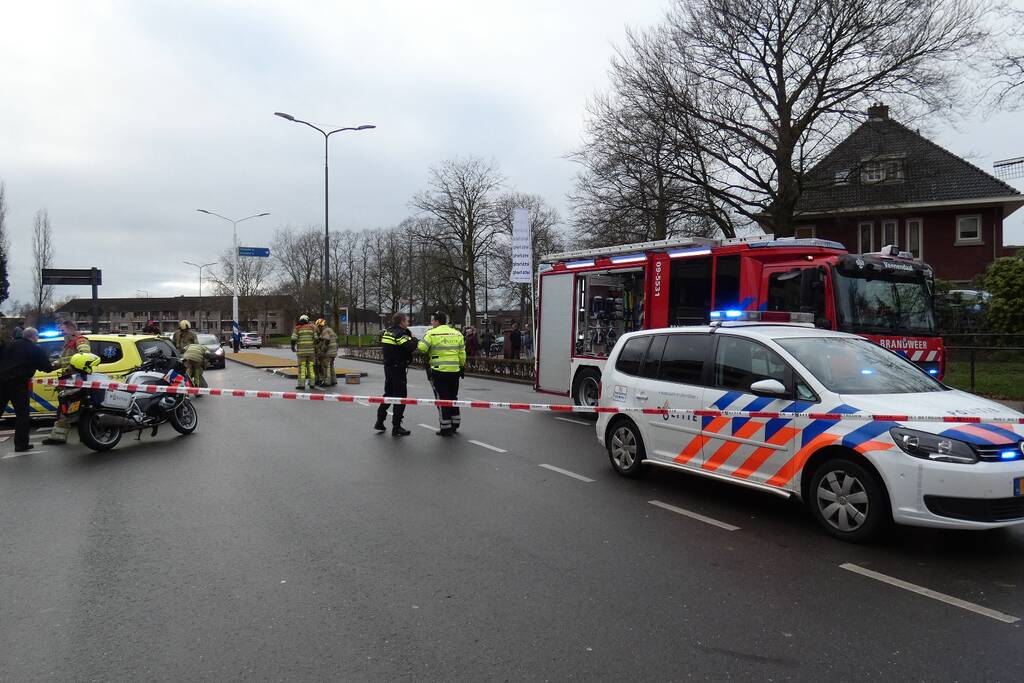 Persoon gewond na botsing met auto